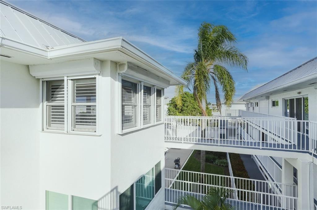 MARINA MANOR - Residential