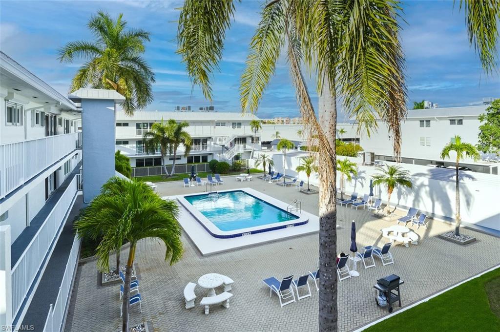 MARINA MANOR - Residential