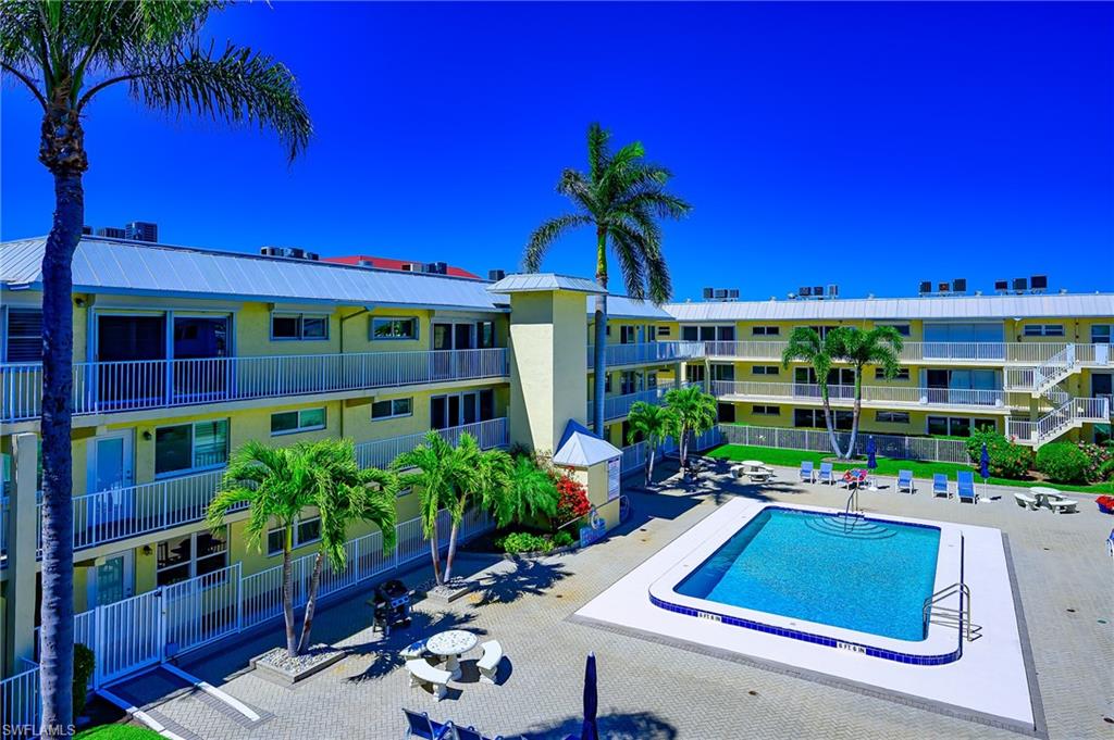 MARINA MANOR - Residential