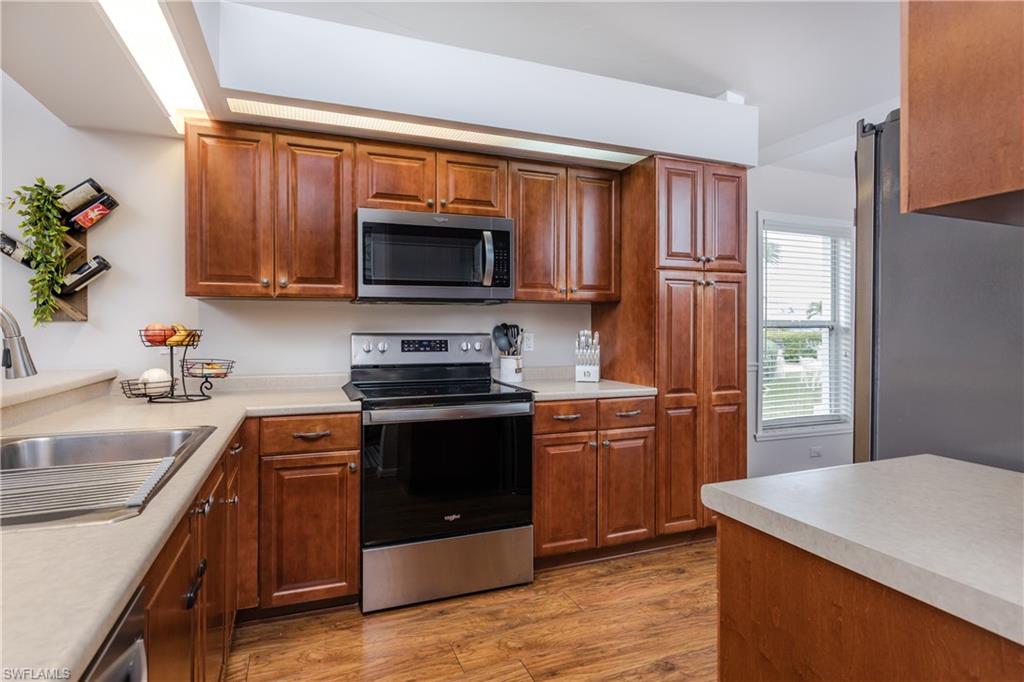 THREE OAKS - Residential