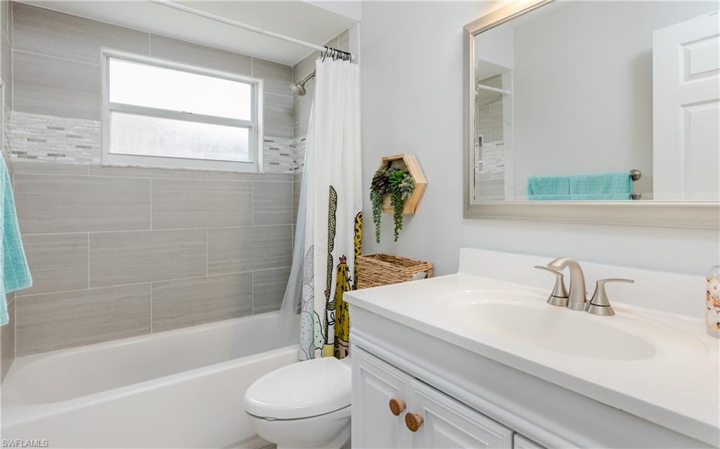 THREE OAKS - Residential