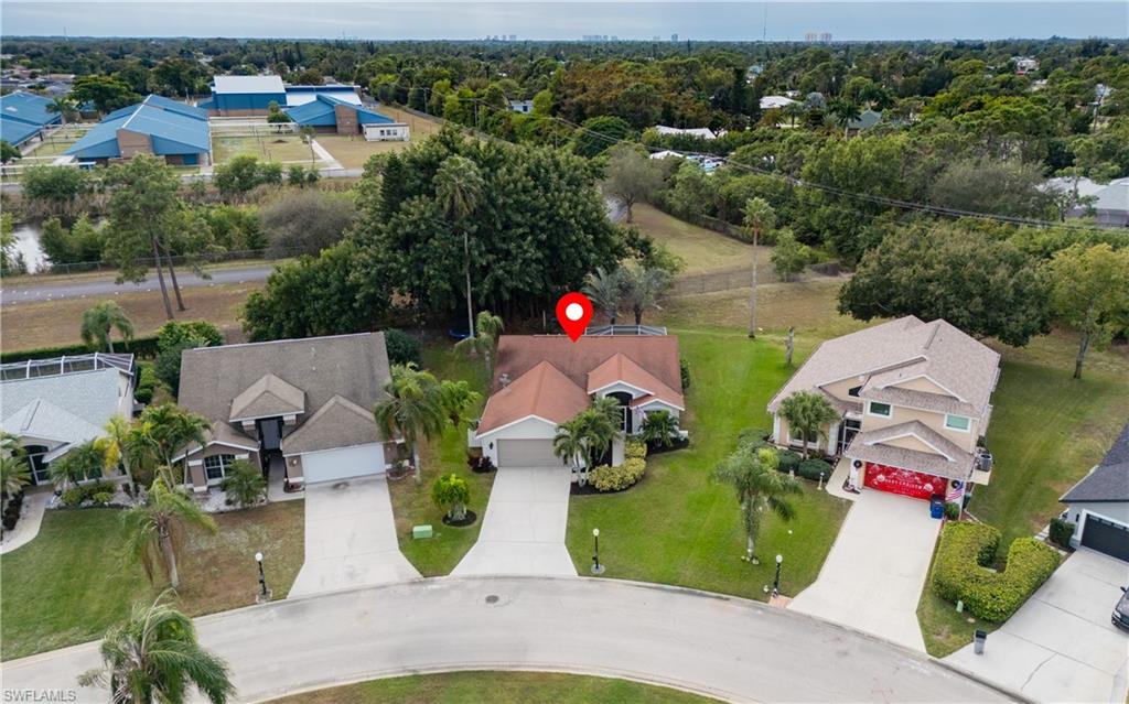 THREE OAKS - Residential