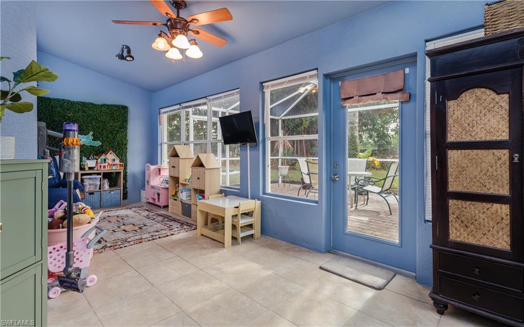 THREE OAKS - Residential