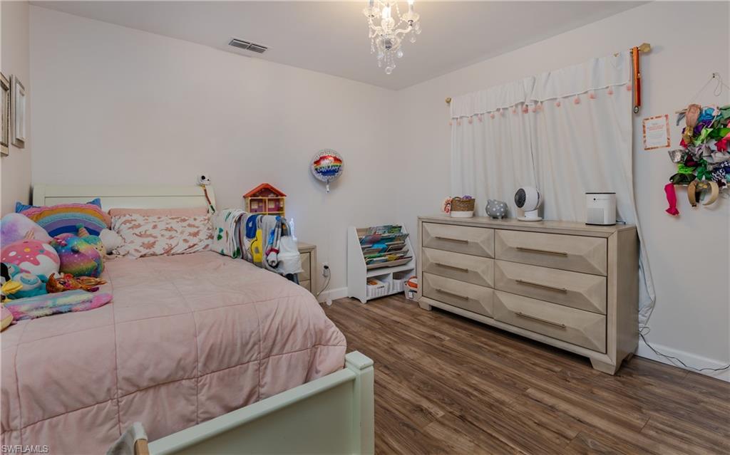 THREE OAKS - Residential