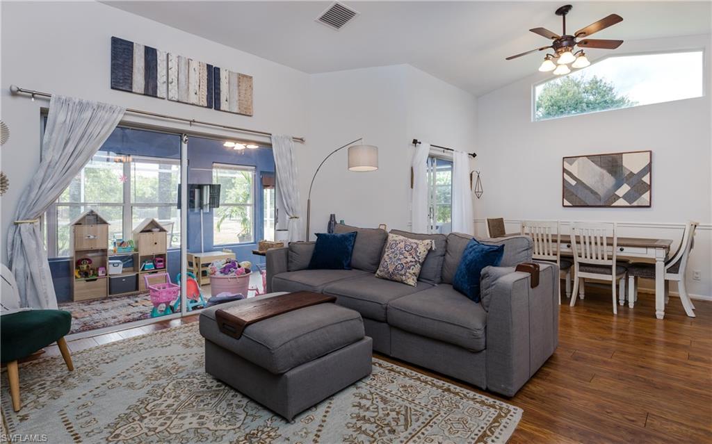 THREE OAKS - Residential