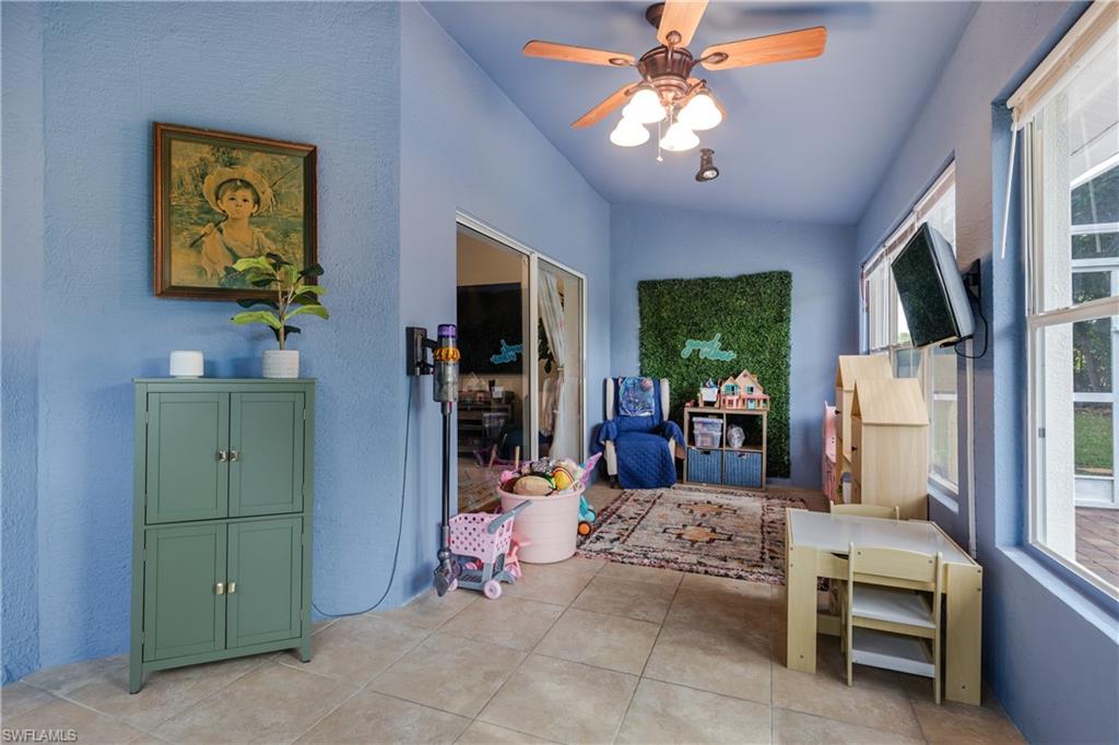 THREE OAKS - Residential