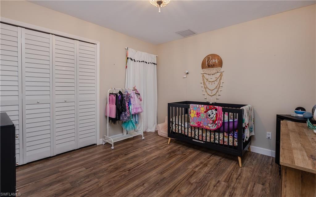 THREE OAKS - Residential