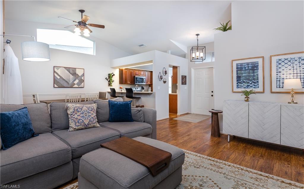 THREE OAKS - Residential