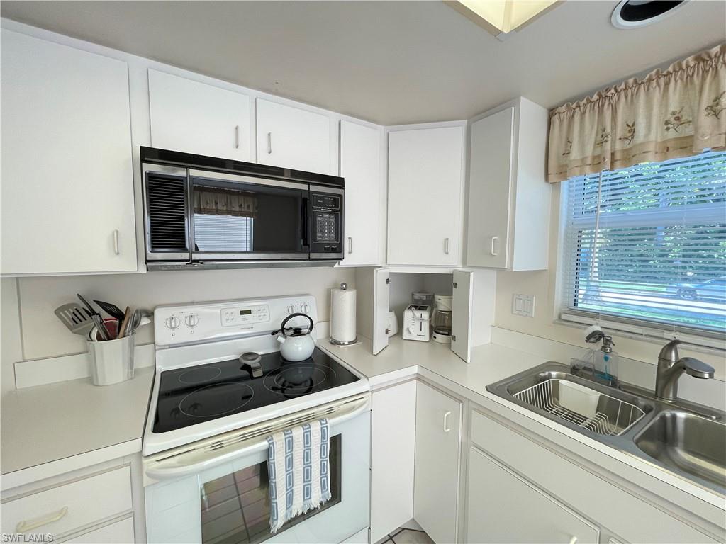 PALM COURT - Residential Lease