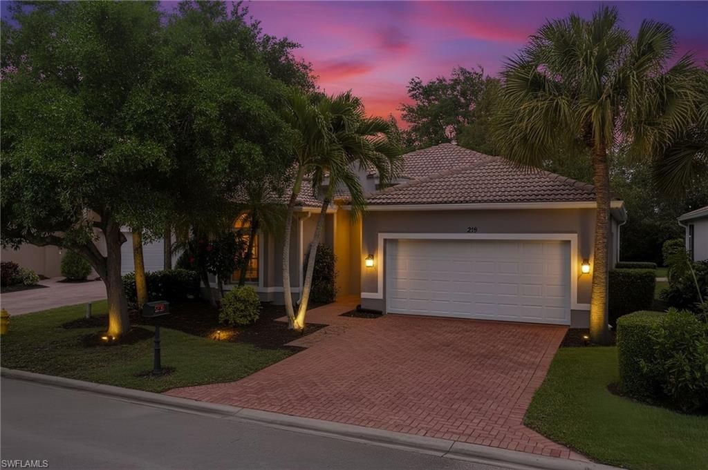 Photo of 219 Glen Eagle CIR, NAPLES, FL 34104 (MLS # 226015237)