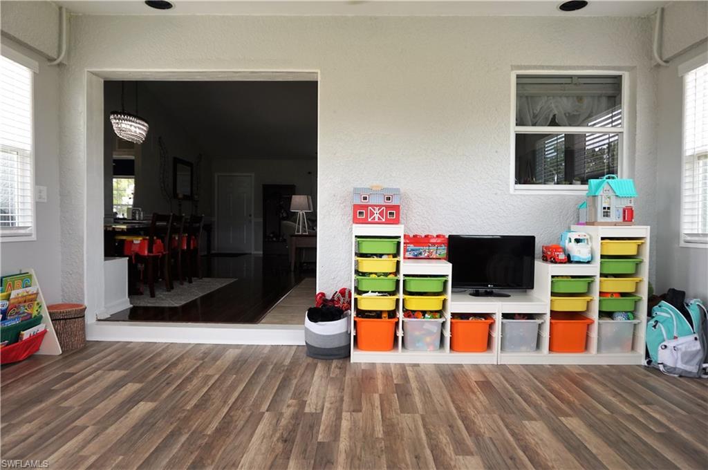 MIRROR LAKES - Residential