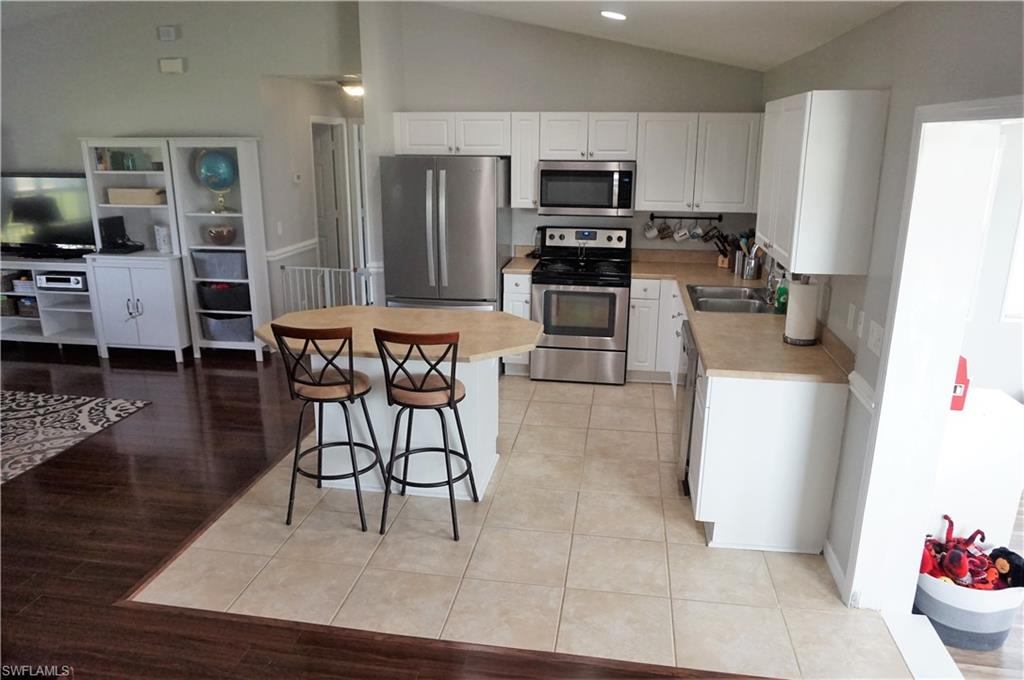 MIRROR LAKES - Residential