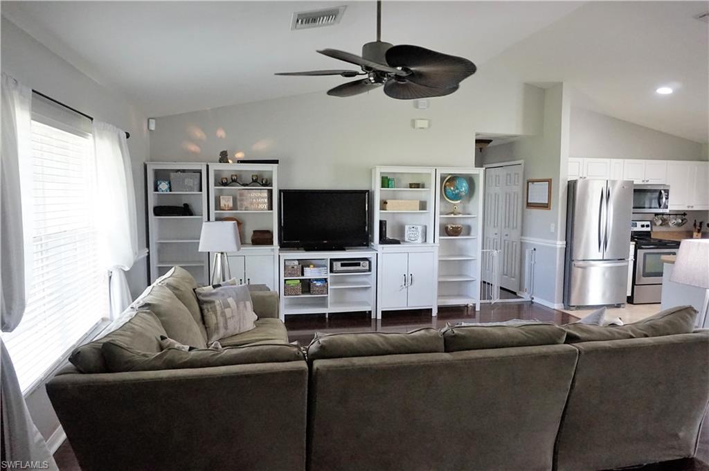 MIRROR LAKES - Residential