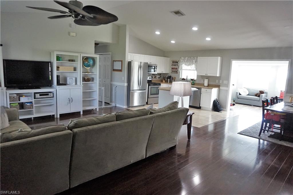 MIRROR LAKES - Residential