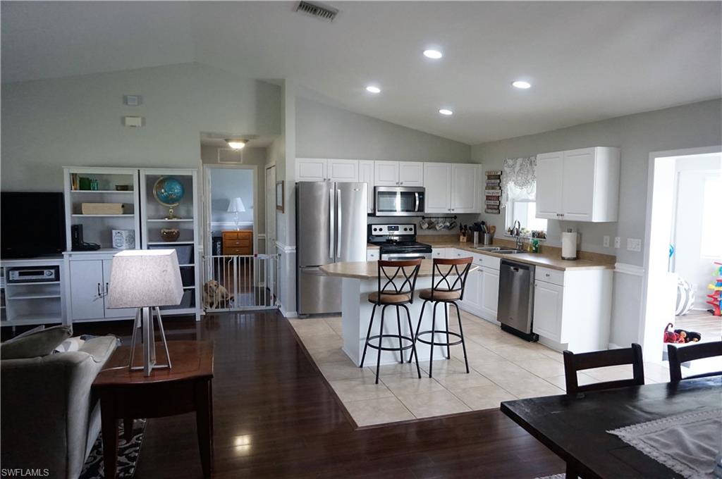 MIRROR LAKES - Residential