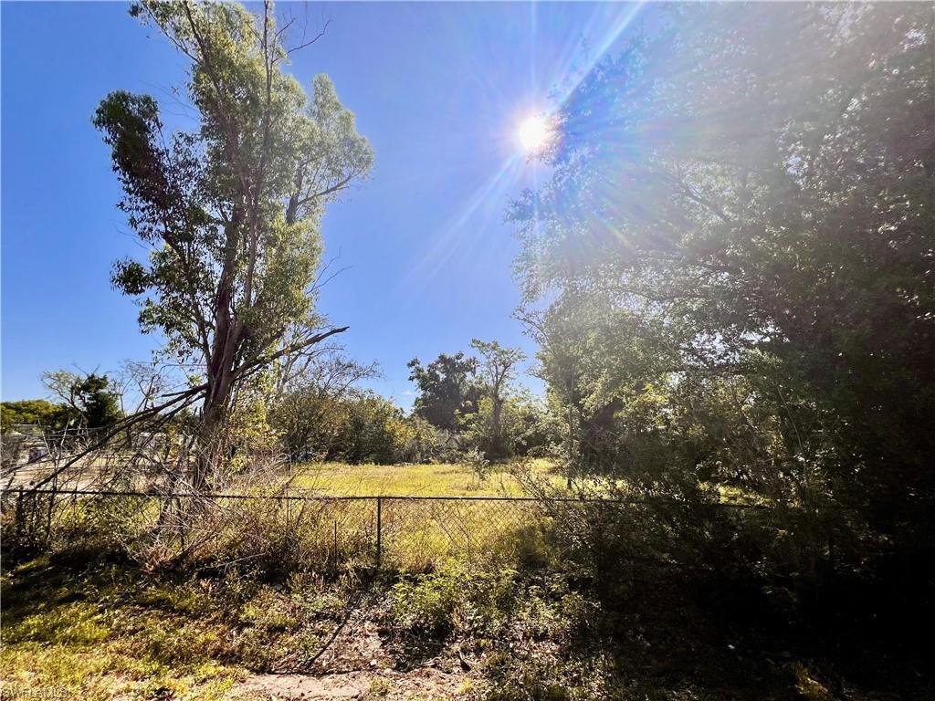 NORTH FORT MYERS - Commercial Sale