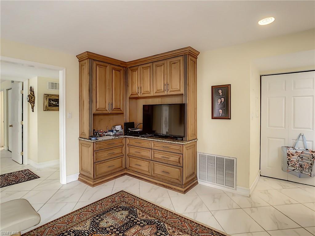 LONGBOAT VILLAGE - Residential