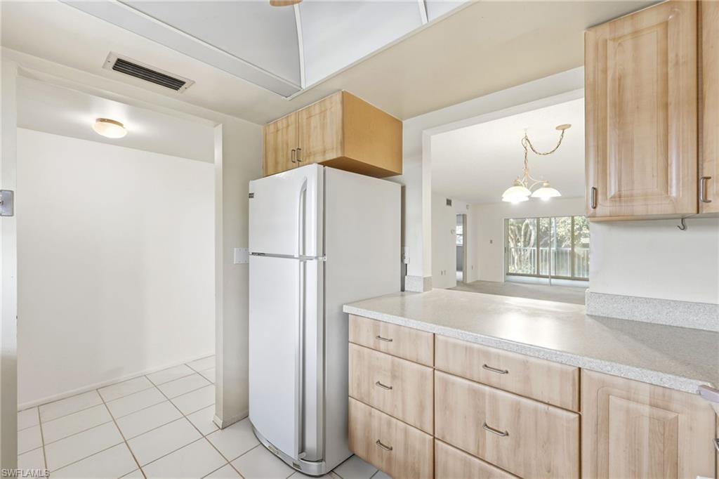 COUNTRY CLUB MANOR - Residential