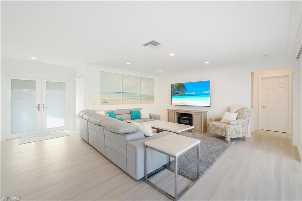 ROYAL HARBOR - Residential