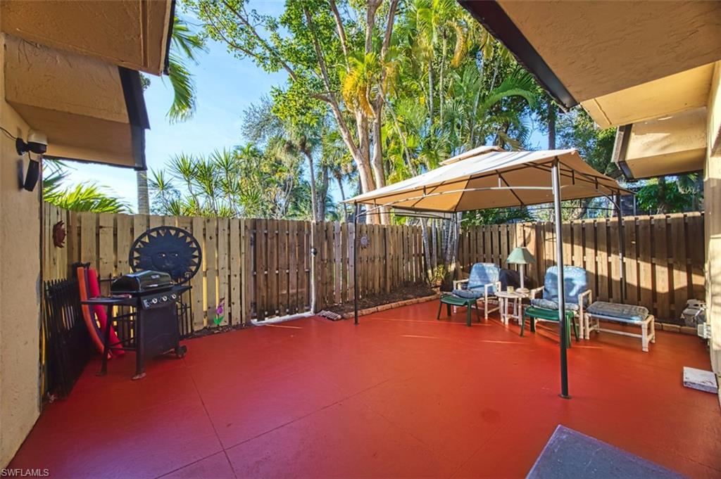 PARKWOODS TOWNHOUSE COMMUNITY - Residential