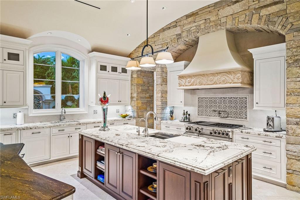 ESCADA AT TIBURON - Residential