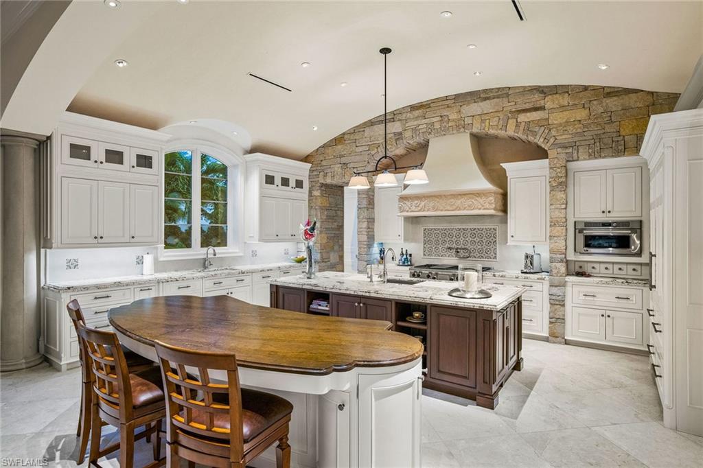 ESCADA AT TIBURON - Residential