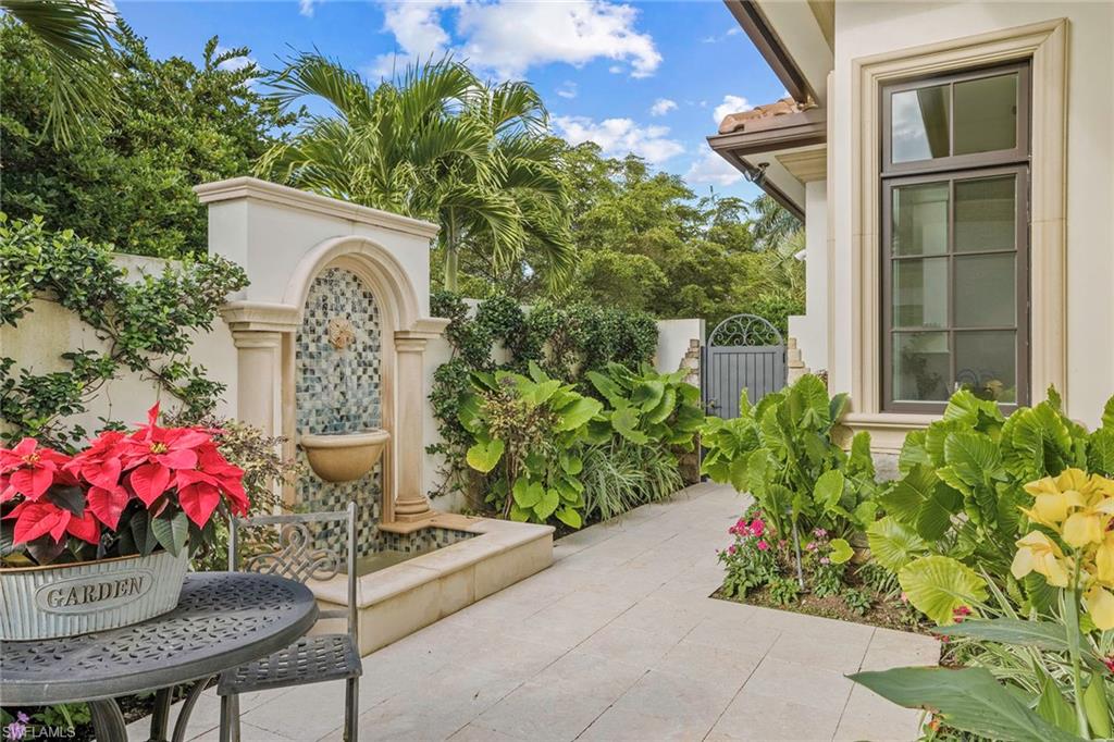 ESCADA AT TIBURON - Residential