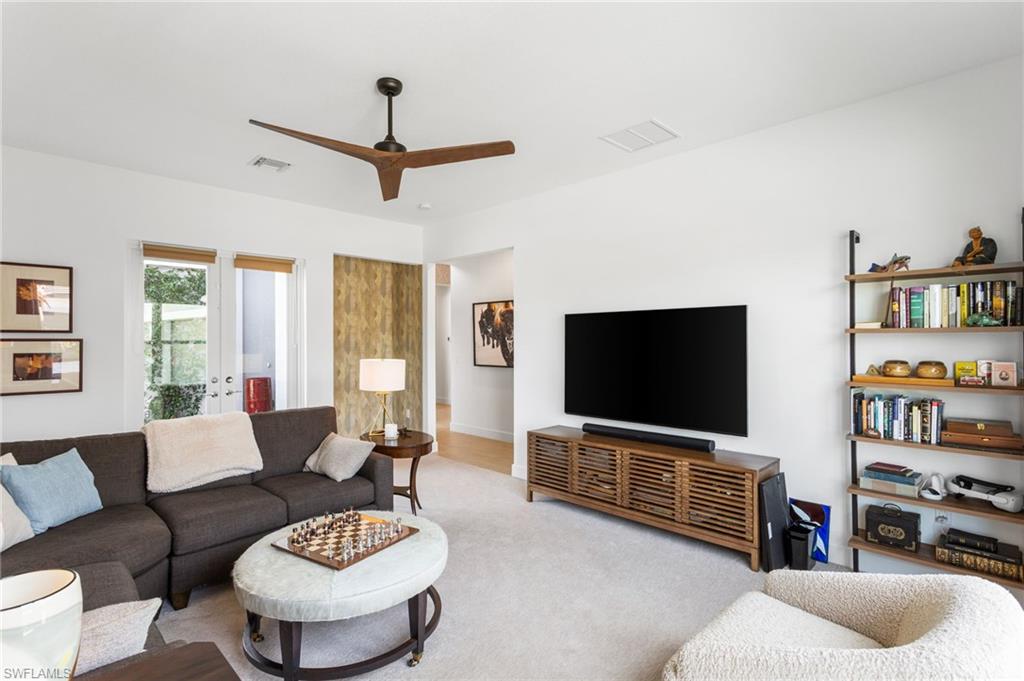 VALENCIA TRAILS - Residential