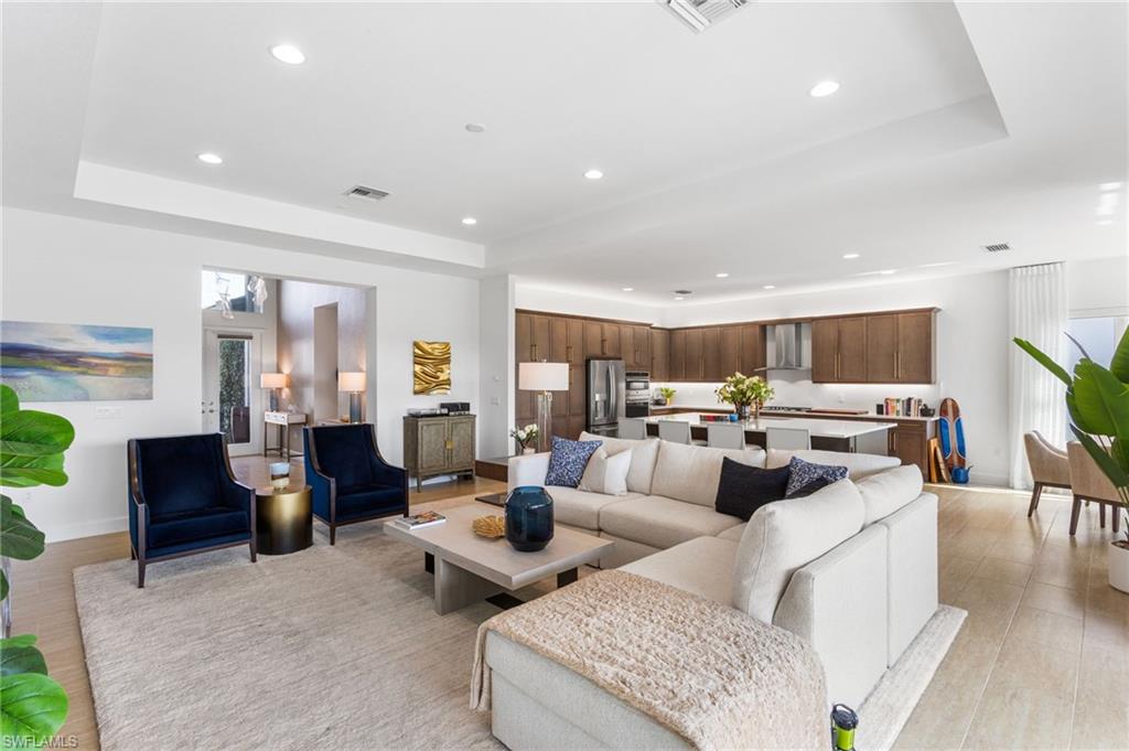 VALENCIA TRAILS - Residential