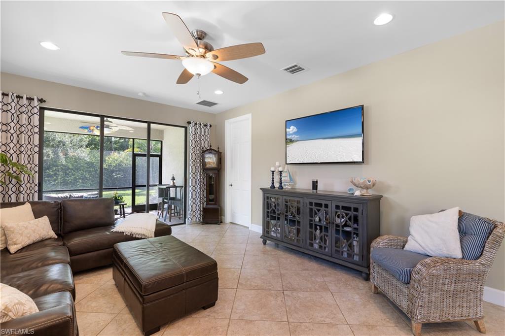 7602 Jacaranda LN