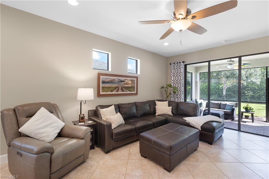 7602 Jacaranda LN