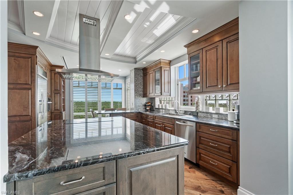 BAREFOOT BEACH CLUB - Residential