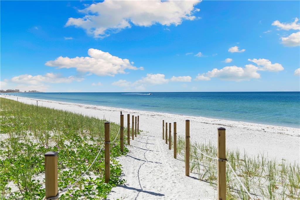 BAREFOOT BEACH CLUB - Residential