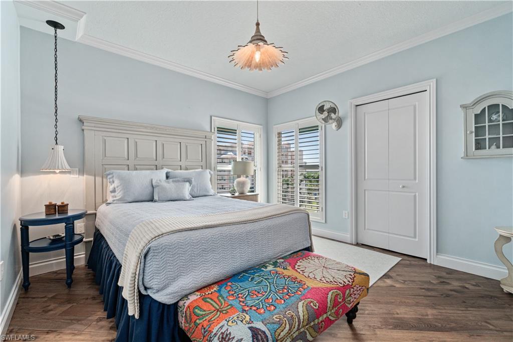 BAREFOOT BEACH CLUB - Residential