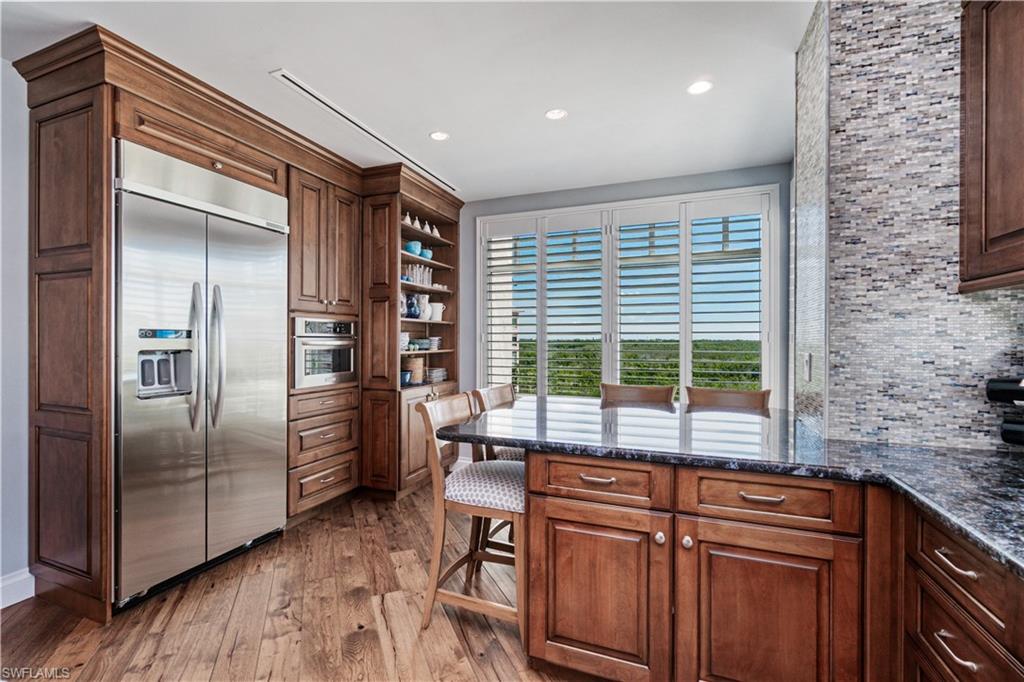 BAREFOOT BEACH CLUB - Residential