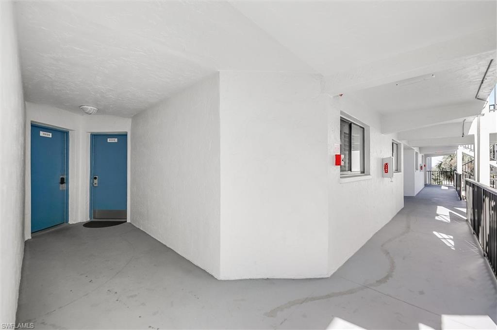 TENNIS VILLAS - Residential