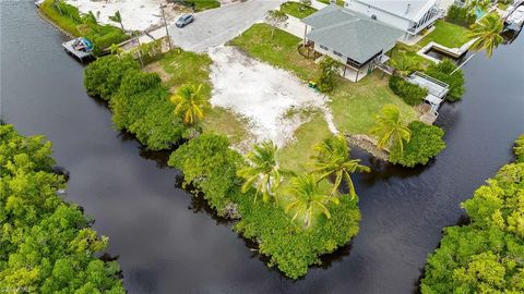 1276 Grand Canal DR NAPLES FL 34110