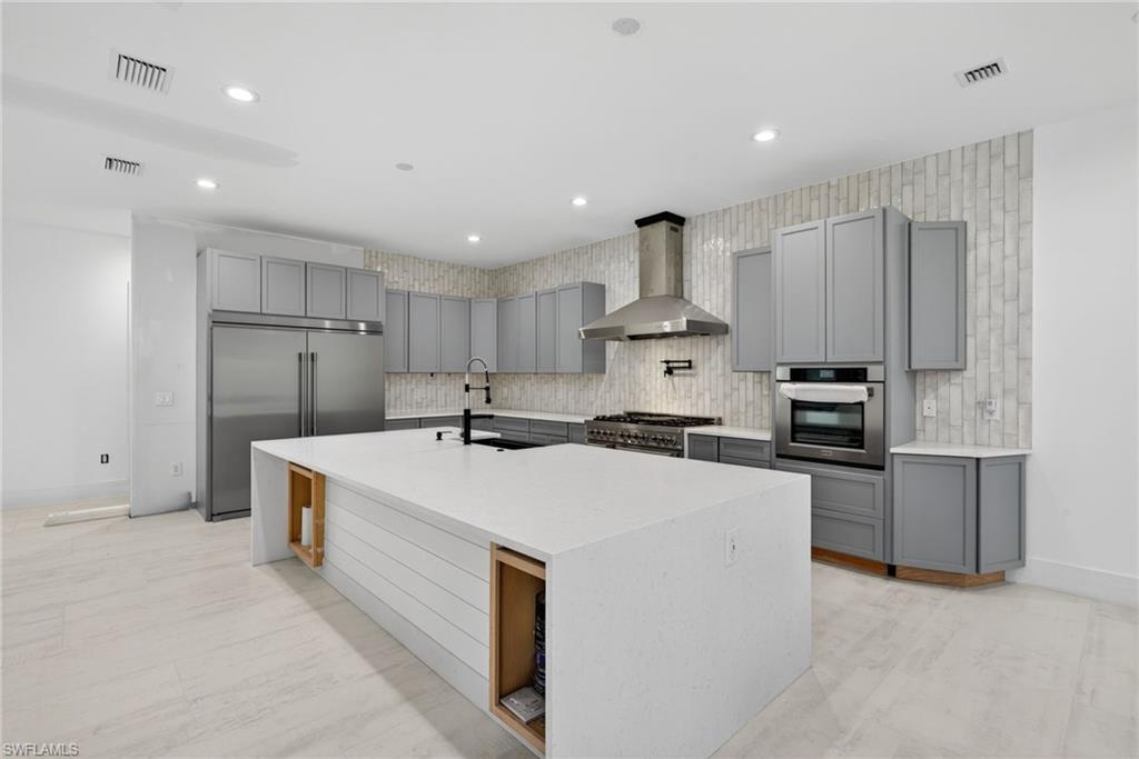 GOLDEN GATE ESTATES - Residential