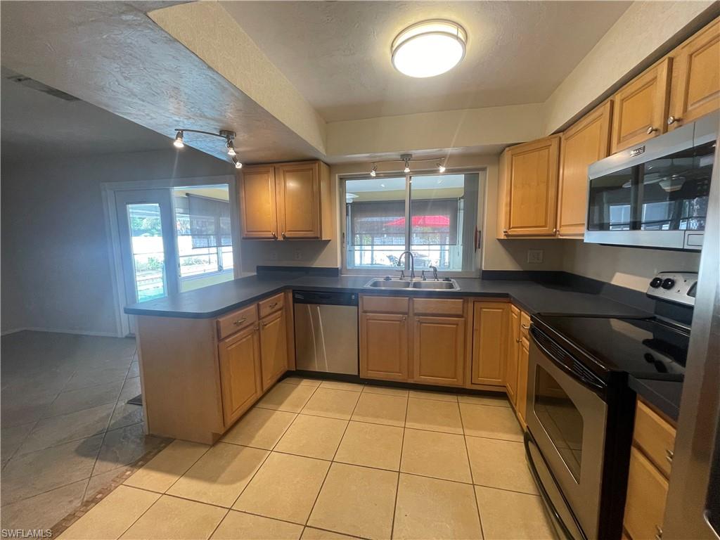 FORT MYERS SHORES - Residential