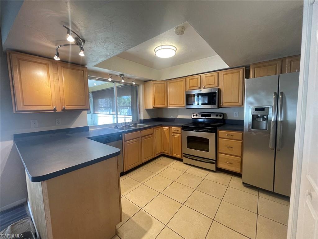 FORT MYERS SHORES - Residential