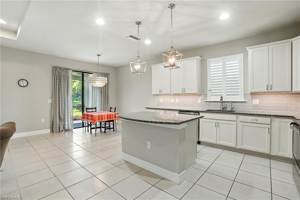 HAMPTON LAKES - Residential