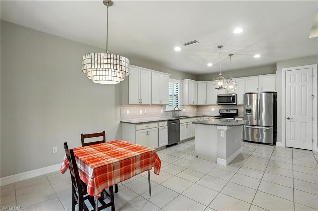 HAMPTON LAKES - Residential