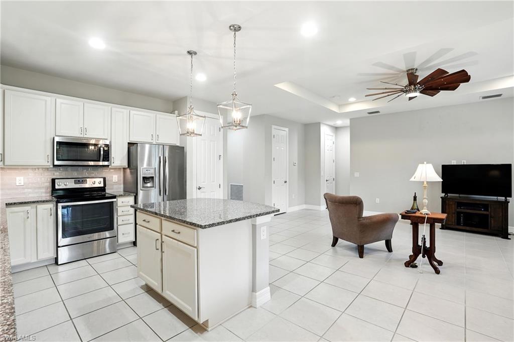 HAMPTON LAKES - Residential