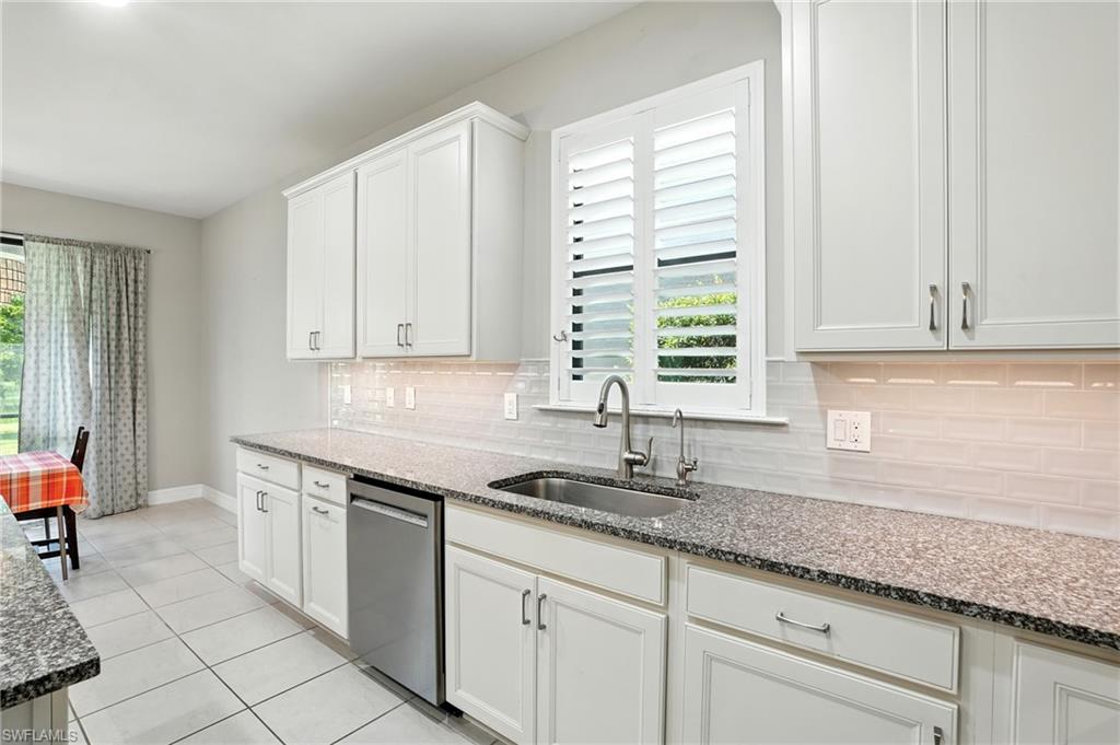 HAMPTON LAKES - Residential