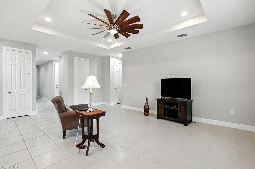 HAMPTON LAKES - Residential