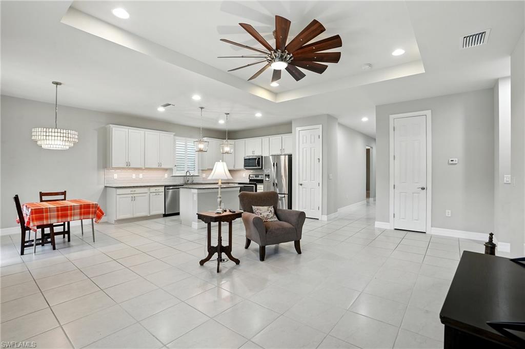 HAMPTON LAKES - Residential