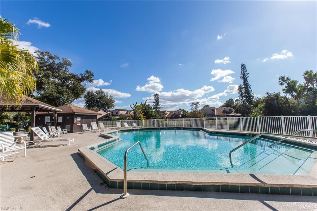 PINE GROVE TOWNHOUSES - Residential