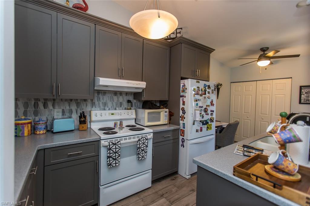 PINE GROVE TOWNHOUSES - Residential