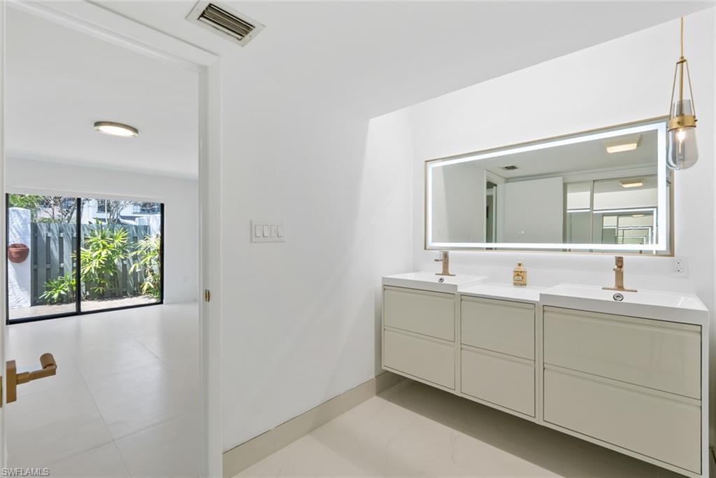 MEADOWS - Residential Lease