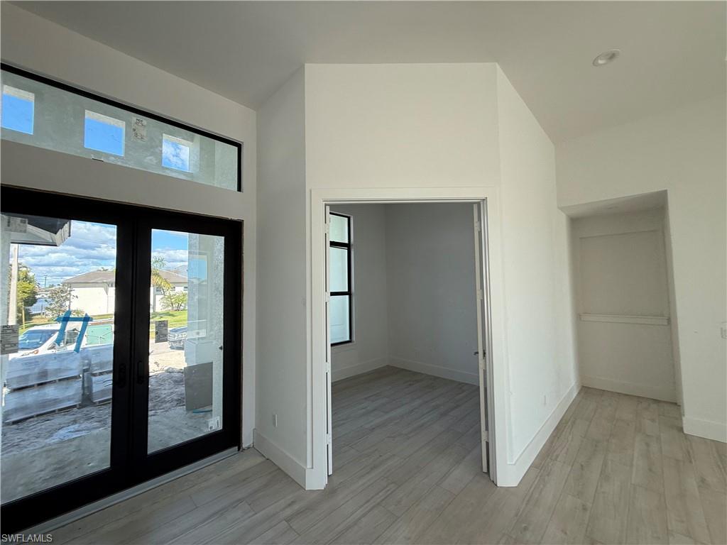 MARCO BEACH - Residential